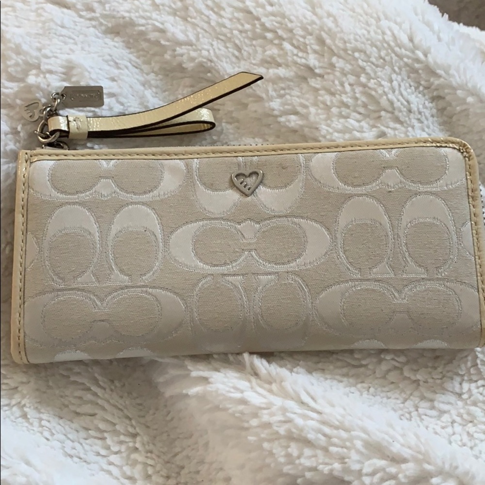 Coach Poppy White Wallet
